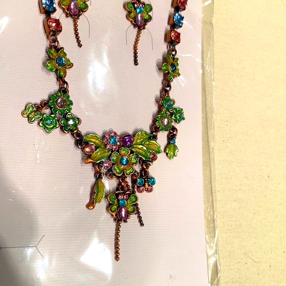 BUTTERFLY RHINESTONE NECKLACE & EARRINGS MATCHING SET - Picture 4 of 4